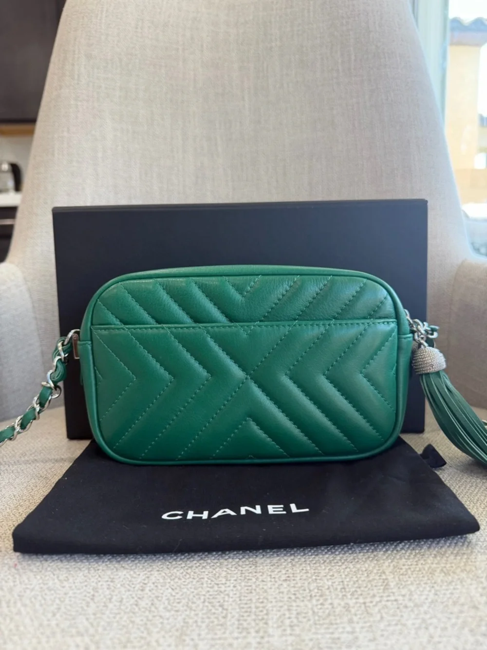 CHANEL Emerald Green Quilted Chevron Leather Crossbody Camera Bag with Tassel - Picture 3 of 15